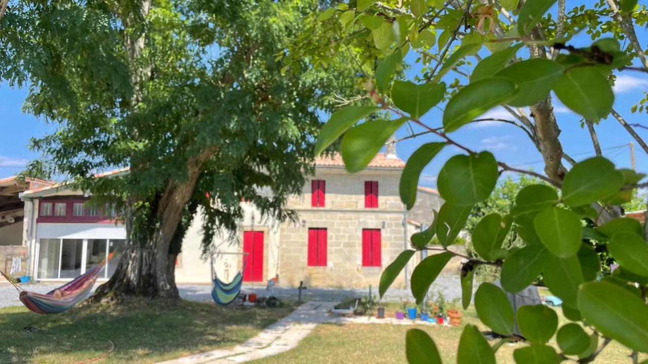 Bed and Breakfast Aux abris des vents d'anges à Les Artigues-de-Lussac Extérieur photo